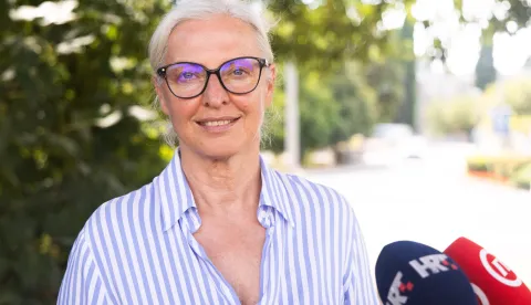 Pula, 18.8.2026 - Predsjednica Odbora za za&scaron;titu okoli&scaron;a i prirode Du&scaron;ica Radojčić, saborska zastupnica Možemo, dala je izjavu povodom Zahtjeva za izvanredno zasjedanje Hrvatskoga sabora, koji je podnio predsjednik Republike Hrvatske Zoran Milanović. Na fotografiji Du&scaron;ica Radojčić. foto HINA/ Ante GUDELJ