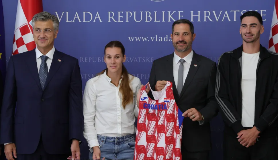 Zagreb,19.08.2026 - Predsjednik Vlade primo je hrvatske atletičare Saru Kolak i Marina Bloudeka povodom osvajanja zlatne i srebrne medalje na Europskom prvenstvu u atletici u Birminghamu.Foto HINA/Tomislav Pavlek/tp