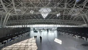 Zagreb, 16.03.2017 - Novi putnički terminal Zračne luke Zagreb Franjo Tuđman praktički je spreman za promet putnika i robe, nakon to su zavrena gotovo sva sigurnosna i druga testiranja te se otvaranje najavljuje za 21. oujka, a prvi let za 28. oujka. Novi terminal zračne luke svečano se otvara u utorak 21. oujka u večernjim satima, a 28. oujka točno u ponoć sve operacije i svi procesi prelaze sa starog na novi putnički terminal. Ujedno na taj dan, u 5,50 sati krenut će prvi zrakoplov Croatia Airlinesa po redovnom redu letenja iz Zagreba za Dubrovnik.foto HINA/ Damir SENČAR /ds