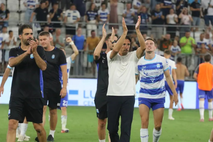 Osijek, 15. 08. 2026, Opus Arena, nogomet, SuperSport Hrvatska nogomenta liga 2026/27. Osijek - Lokomotiva. Slavlje nakon utakmice. Trener Bessone Luna Federico.snmimio GOJKO MITIĆ