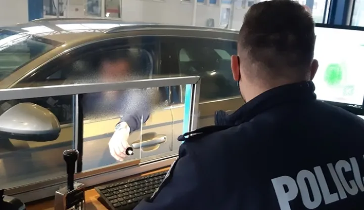 Granični prijelaz Slavonski Brod, &scaron;tambilji, putovnice, putovnica, kontrola, granica, ilustracija, policija