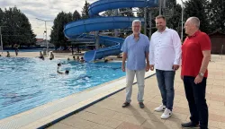 ĐAKOVOVi&scaron;e od 300 djece ove će godine biti uključeno u program obuke neplivača na Gradskom bazenu u Đakovu, čime Đakovo jo&scaron; jednom potvrđuje vodeću poziciju u Osječko-baranjskoj županiji po broju polaznika.kolovoz 2026.