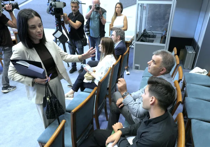 Zagreb,20.08.2026 -- Održana je 33. sjednica Odbora za za&scaron;titu okoli&scaron;a i prirode. Na sjednici je predložen zaključak kojim se Vlada Republike Hrvatske obvezuje odmah započeti trajnu sanaciju odlagali&scaron;ta opasnog otpada u Gospiću, osigurati stalni nadzor oneči&scaron;ćenja podzemnih voda i okoli&scaron;a te o poduzetim mjerama i nalazima izvje&scaron;tavati Hrvatski sabor.Na slici Marija Vučković.Foto HINA/Tomislav Pavlek/tp