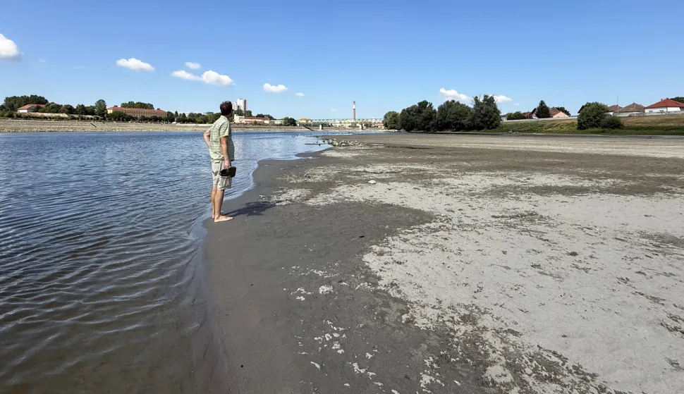 Osijek, 13. 07. 2026., Drava, rijeka Drava, nizak vodostaj, vodostajSNIMIO BRUNO JOBST