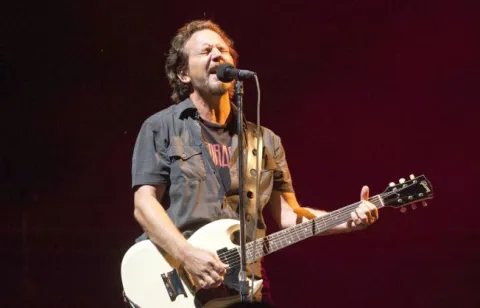epa04444322 Eddie Vedder of US rock band Pearl Jam performs at the 2014 Austin City Limits music festival at Zilker Park in Austin, Texas, USA, 12 October 2014. EPA/Ashley Landis------MOZAIK, 3 stupca