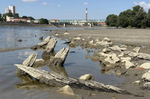 Osijek, 13. 07. 2026., Drava, rijeka Drava, nizak vodostaj, vodostajSNIMIO BRUNO JOBST