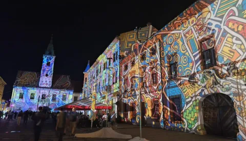 Vara?din, 21.8.2026.- Vara?dinski ?pancirfest, unato? ki?i, otvoren je u petak prvi put u povijesti Gala Openingom u dvori?tu Vile Bedekovi?, a koncert je donio glazbeno putovanje kroz razli?ite ?anrove. foto HINA/ Sini?a KALAJD?IJA/ ua