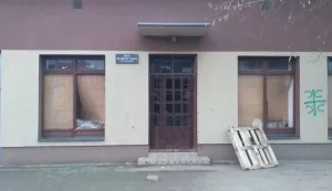 novi slankamen hrvatski dom razbijena stakla