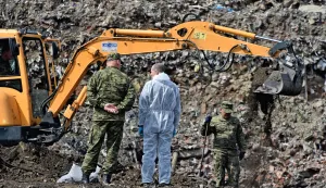 Vukovar, 04.04.2025. - Potpredsjednik Vlade i ministar hrvatskih branitelja Tomo Medved obi&scaron;ao je Petrovačku dolu, kod Vukovara, lokaciju na kojoj se nalazi ranije pronađena masovna grobnica žrtava iz Domovinskog rata i koja se i dalje pretražuje. Ministar Medved ondje je dao izjavu za medije. foto HINA/ Gordan PANIĆ/ gp