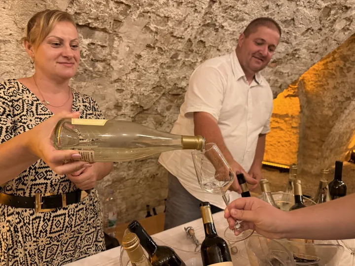 Vino, glazba i sjajna atmosfera obilježili zavr&scaron;nu večer Brodskog vinskog festivala2026.