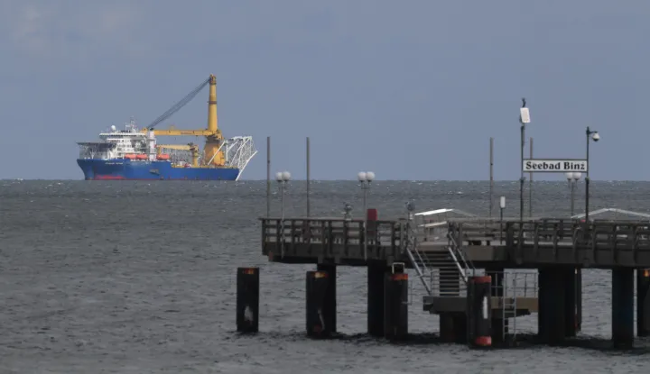 12 May 2020, Sassnitz: The Russian pipe-laying ship "Akademik Tscherski" lies in front of the chalk cliffs of the island of Ruegen. Barely five months after the construction stop on the Nord Stream 2 Baltic Sea pipeline, the Russian pipe-laying ship has reached the Baltic Sea off the island of Ruegen. Photo: Stefan Sauer/dpa-Zentralbild/dpa