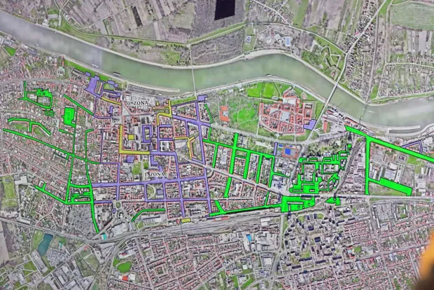 Osijek, 24. 08. 2026, Kuhačeva 9, Gradsko poglavarstvo. Predstavljanje cijena parkirali&scaron;nih karata u Osijeku. Karta s pregledom zona.snimio GOJKO MITIĆ
