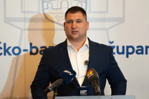 Osijek, 24. 8. 2026., Dodjela ugovora za kuće u sklopu projekta Na&scaron;a SiB, na&scaron; dom Dominik Cerić;; kuće; općine; izgradnja; potpore; mlade obitelji; ruralna područja; načelnici; ugovori