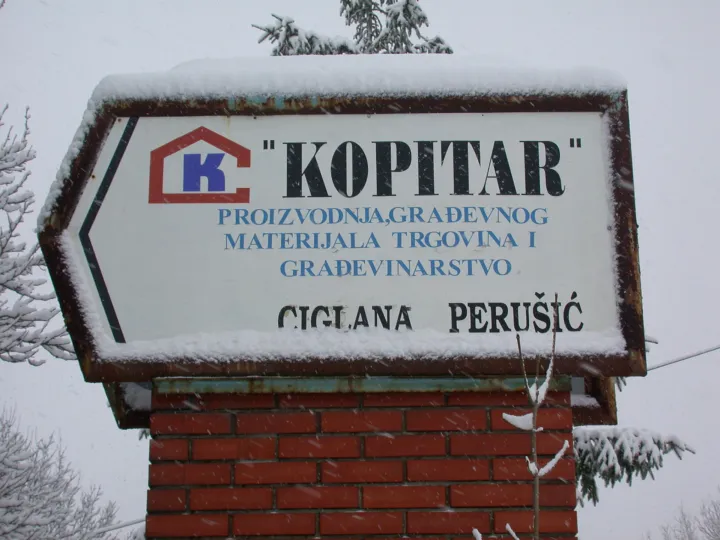 PERUSIC- Ciglana u kojoj se trenutno ne proizvodi cigla.        M. Smolcic