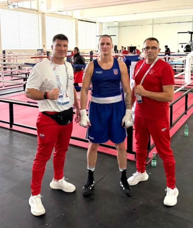 Osječki te&scaron;ka&scaron; i hrvatski reprezentativac Zvonimir&nbsp;Rebolj zaustavljen u četvrtfinalu Mediteranskih igara, boksački turnir, kolovoz 2026.