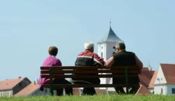 Osijek: 01.05.2014Proslava 1. svibnja, praznik rada, roљtilj, podjela graha, umirovljeniciSnimio: Josip Љeri