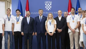 Zagreb, 26.08.2026 - U povodu osvajanja medalja na Europskom prvenstvu i na Mediteranskim igrama, predsjednik Vlade Andrej Plenković primio je osvajače medalja i izaslanstvo Hrvatskog plivačkog saveza.foto HINA/ Daniel KASAP/ dk
