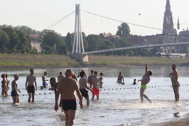 Osijek, 15. 07. 2026, Copacaban, Kopika, plaža na Dravi TZ OBŽ organizira grupno snimanje kupača za promotivnu kampanju... Copacabana, Kopika, Drava, kupačii, ljeto...snimio GOJKO MITIĆ