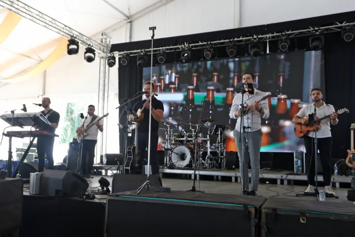 Osijek, 26. 08. 2026, Lijeva obal Drave. Otvorenje Dana prvog hrvatskog piva. Vlatko Kopić otvori Dane prvog hrvatskog piva. Tambura&scaron;i...snimio GOJKO MITIĆ