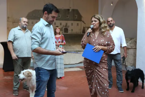 Osijek, 26. 08. 2026, Muzej Slavonije Osijek, MSO. Otvorenje izložbe -" Jedna markica, jedan dom, neispričana priča o psima", auuorice, Antonija Marić.snimio GOJKO MITIĆ