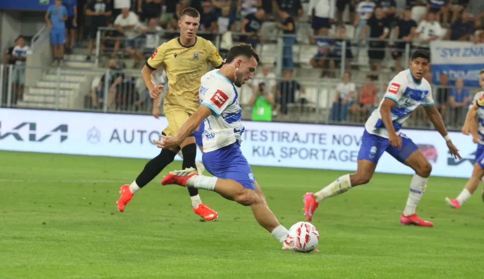 Osijek, 15. 08. 2026, Opus Arena, nogomet, SuperSport Hrvatska nogomenta liga 2026/27. Osijek - Lokomotiva.Senad Mustafić (77).snmimio GOJKO MITIĆ