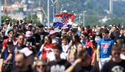 Zagreb, 05.07.2025 - Deseci tisuća ljudi stiže na Bundek na koncert Marka Perkovića Thompsona.foto HINA/ Damir SENČAR/ ds