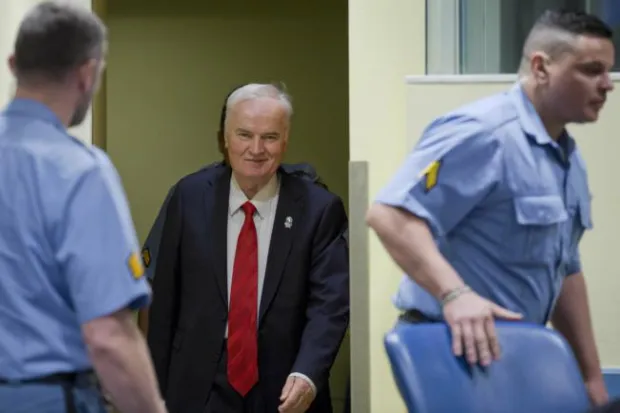 epa06343506 Bosnian Serb military chief Ratko Mladic (C) enters the Yugoslav War Crimes Tribunal for the verdict hearing in his genocide trial, in The Hague, Netherlands, 22 November 2017. Mladic's trial is the last major case for the Netherlands-based tribunal for former Yugoslavia, which was set up in 1993 to prosecute those most responsible for the worst carnage in Europe, since World War II. EPA/PETER DEJONG/POOL