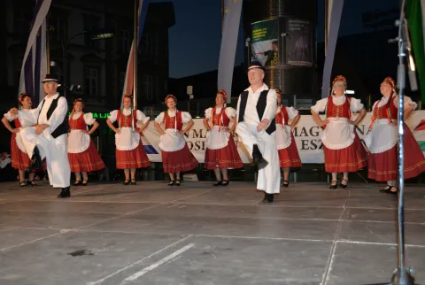 Dan Mađara ponovno u sredi&scaron;tu Osijeka: Čarda&scaron;, &scaron;arene no&scaron;nje i tradicionalna jela na Trgu
