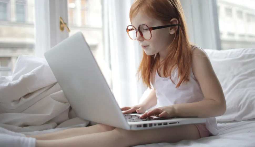 dijete laptop