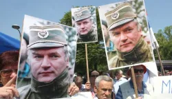31.05.2011., Banja Luka - Tisuce ljudi na Trgu Krajine dalo podrsku uhicenom generalu Ratku Mladicu.Photo: Dejan Moconja/VLM/PIXSELL------kolor 1x nvoosti