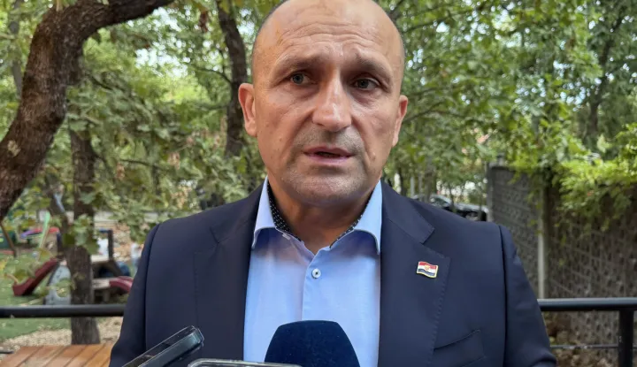 Me?ugorje, 27.8.2026.- Hrvatsko naoru?avanje opravdano je odnosom vlasti iz Beograda koje nisu raskrstile s politikom devedesetih, kao i odnosom prema preminulom ratnom zlo?incu Ratku Mladi?u, ocijenio je u ?etvrtak ministar obrane Ivan Anu?i?. Ministar Anu?i? u Me?ugorju je nazo?io enolo?ko-turisti?kom spektaklu "Bla?". foto HINA/ Zoran Kre?i?/ ua
