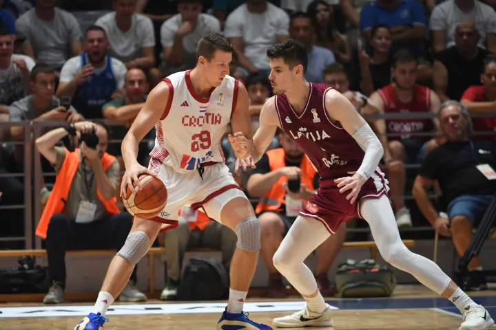 27.08.2026., SD Kre&scaron;imir Čosić, Zadar - Kvalifikacijska utakmica za FIBA Svjetsko prvenstvo 2027. godine između Hrvatske i Latvije. Luka Bozic i Antonio Pejanovic Photo: Josko Herceg/PIXSELL