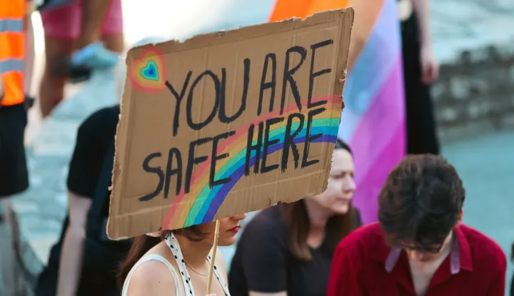 Hrvatska je jedna od zemalja s niskim rizikom za LGBTQ+ turiste, pokazalo je drugo istraživanje koje su za svjetski turistički sajam ITB Berlin provele agencija za analizu sigurnosti putovanja A3M Global Monitoring i platforma za umrežavanje Diversity Tourism. Ovo istraživanje ukazalo je na nove trendove u percepciji sigurnosti za queer putnike diljem svijeta, s time da je Lijepa Na&scaron;a i dalje među sigurnijim zemljama za putnike iz LGBTQ+ zajednice. Hrvatska je po stupnju sigurnosti u rangu sa Slovenijom, Italijom, Grčkom ili Francuskom, iako nije među zemljama koje su klasificirane kao visoko sigurne.