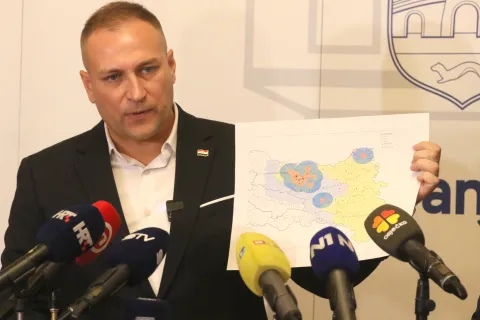 Osijek, 03. 08. 2026, Županijska 4, press konferencija Ministra David Vlajčić, Afrička svinjska kuga, početak eutanazije svinja....snimio GOJKO MITIĆ