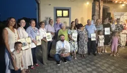 SLAVONSKI BRODNa prigodnoj svečanosti održanoj na terasi Kapelanova stana u Tvrđavi Brod dodijeljene su nagrade najuspje&scaron;nijim sudionicima izbora za najuređenije okućnice, balkone, prozore i ugostiteljske objekte na području Slavonskog Broda te općina Gornja Vrba, Podcrkavlje i Bukovlje. kolovoz 2026.