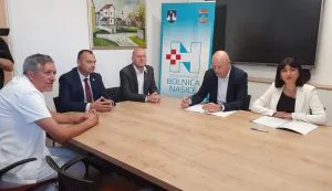 bolnica2. jpg - Potpisivanje ugovora u na&scaron;ičkoj bolnici, snimljeno u kolovozu 2026. Snimila Snježana FRIDLkolovoz 2026.