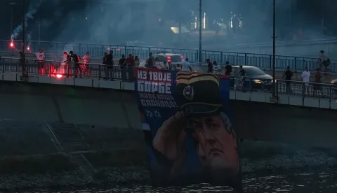 27, August, 2026, Novi Sad - A group of citizens gathered on the Varadin Bridge to pay their respects to Ratko Mladic, who passed away today, August 27, 2026, in a detention hospital in The Hague at the age of 84. Photo: M.M./ATAImages27, avgust 2026, Novi Sad - Grupa gradjana okupila se na Varadinskom mostu kako bi odala počast Ratku Mladicu, koji je preminuo danas, 27. avgusta 2026. godine, u pritvorskoj bolnici u Hagu u 84. godini zivota. Photo: M.M./ATAImages Photo: M.M./ATAImages/PIXSELL