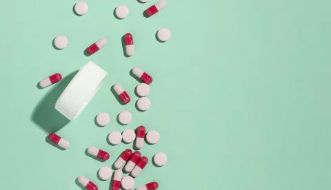 ilustracija tablete pilule lijekovi farmacija farmaceuti za&scaron;tita okoli&scaron;a one&scaron;i&scaron;ćenje zdravljemagnific