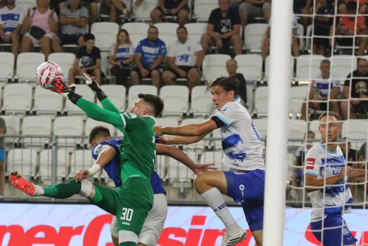 Osijek 30. 08. 2026, Opus Arena, nogomet, Osijek - Slaven Belupo, SuperSport HNL 2026/2027. Joan Ježić.(48)snimio GOJKO MITIĆ