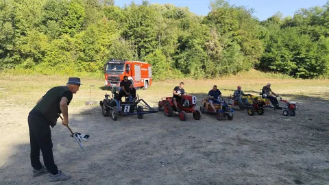 Zanimljiva utrka motokultivatora vožena je u dvije klase - start utrkeSNIMIO: VLADMIR GRGURIĆ