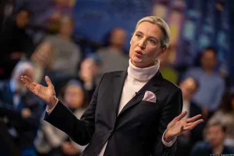 13 February 2025, Berlin: Alice Weidel, candidate for chancellor of the AfD, speaks in the ZDF program "Klartext". During the program, citizens have the opportunity to ask the chancellor candidate their questions. Photo: Michael Kappeler/dpa-Pool/dpa Photo: Michael Kappeler/DPA