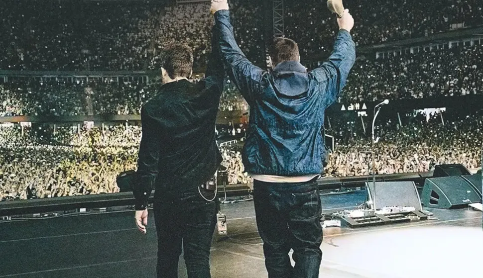 "Oasis: Don't Look Back in Anger"