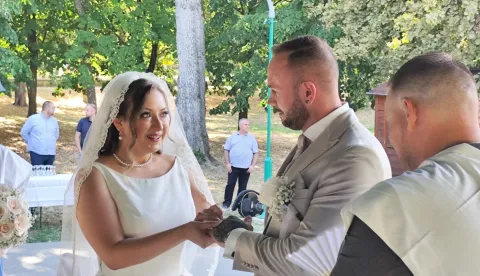 Michelle i Marcus iz Njemačke sudbonosno &bdquo;da&ldquo; izrekli u orahovačkom parku: &bdquo;Ovdje se osjećamo kao kod kuće&ldquo;