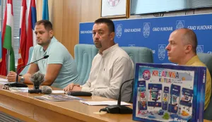 Vukovar, 31.08.2026. - U Gradskoj vije?nici Grada Vukovara odr?ana konferencija za novinare gradona?elnika Vukovara Marijana Pavli?eka na temu ulaganja Grada Vukovara u osnovno?kolsko obrazovanje u ?kolskoj godini 2026./2027. Na fotografiji Filip Su?ac, Marijan Pavli?ek i Josip Palo?. foto HINA/ Gordan Pani?/ gp