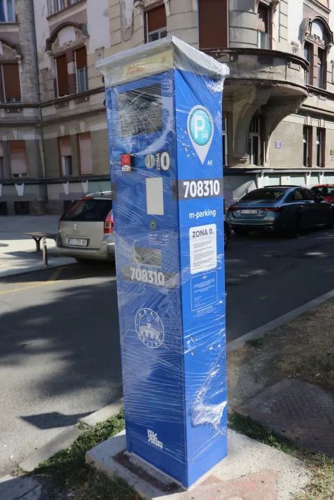 Osijek, 01. 09. 2026, Počelo postavljanje novih prakrinih automata za naplatu parkiranja u Osijeku, &Scaron;etali&scaron;te Petra Preradovića. Ilustracija.snimio GOJKO MITIĆ