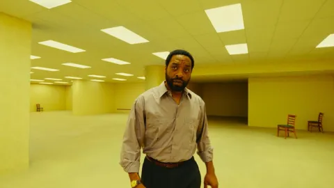 film "Backrooms: Bez izlaza" ("Backrooms")
