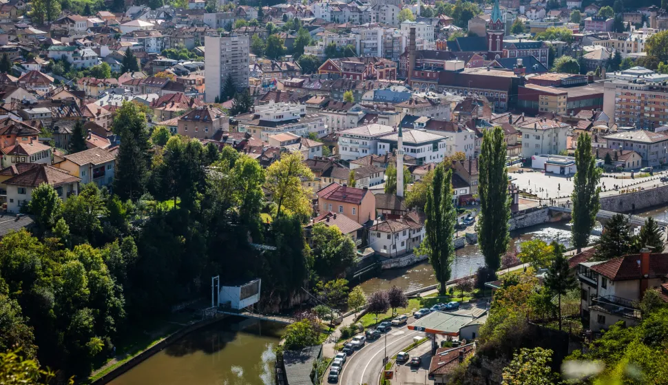 08.10.2024., Sarajevo - Jesenski ugodjaj na Zutoj Tabiji s koje se pruza pogled na Sarajevo. Photo: Zvonimir Barisin/PIXSELL