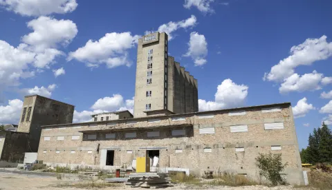 Gospić, 2.9.2026.- Nelegalno odlagali&scaron;te otpada na lokaciji biv&scaron;eg industrijskog kompleksa PPK Velebit u Gospiću.foto HINA/ Admir BULJUBA&Scaron;IĆ/ abu