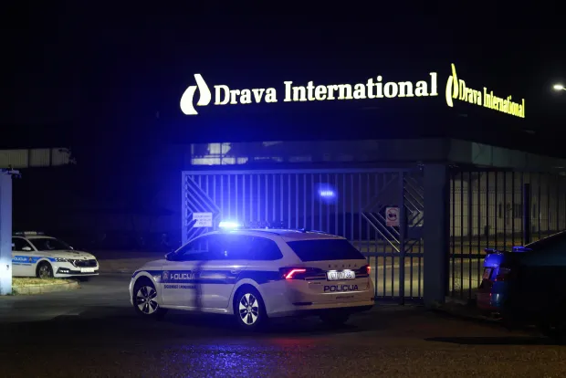 02.08.2026., Osijek - Na prostoru tvrtke za preradu i skladistenje plastike Drava International u osjeckom naselju Brijest ponovo je izbio pozar. Photo: David Jerkovic/PIXSELL