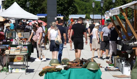 Osijek, 04. 07. 2026., Trg V. Lisinskog, Sajam antikviteta, srpanj, 2026,SNIMIO BRUNO JOBST